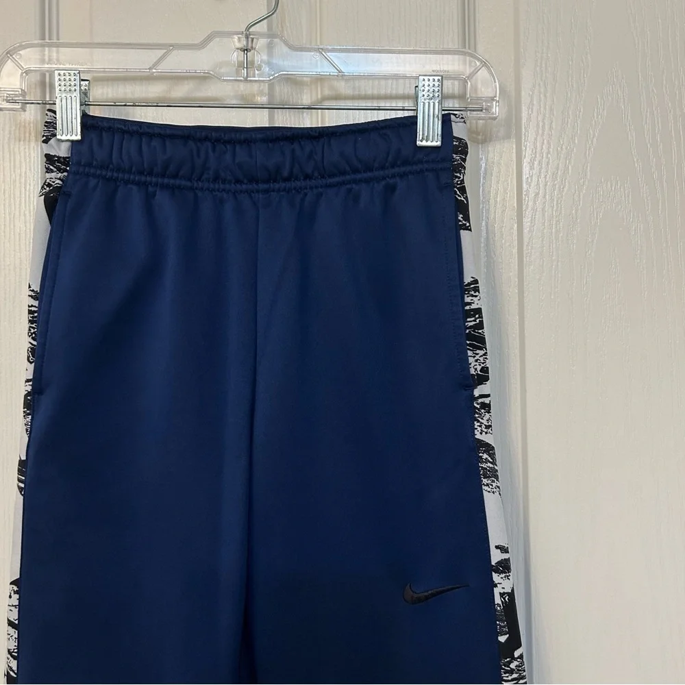 Big boys Nike DriFit pants size M